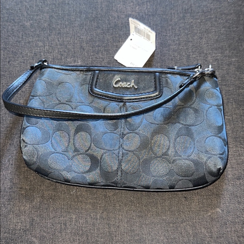 Exclusive & Authentic Coach Ashley Signature Large Wristlet 10+ yrs old